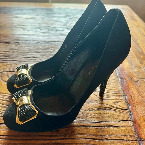 Louis Vuitton mustat kengät 37