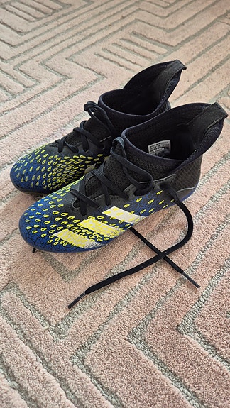 Adidas Predator -nappulakengät, koko 31