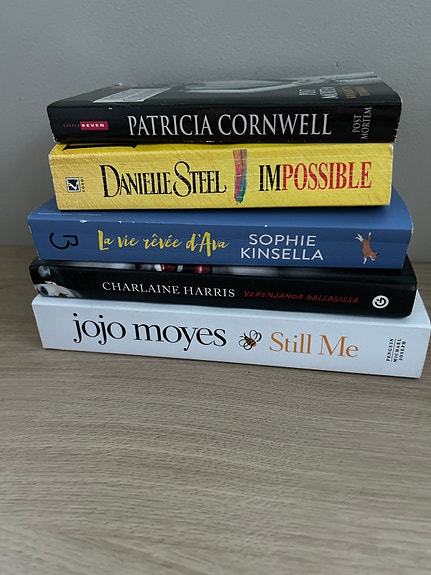 Kirjoja Sophie Kinsella, Jojo Moyes jne. englanti, ranska, suomi