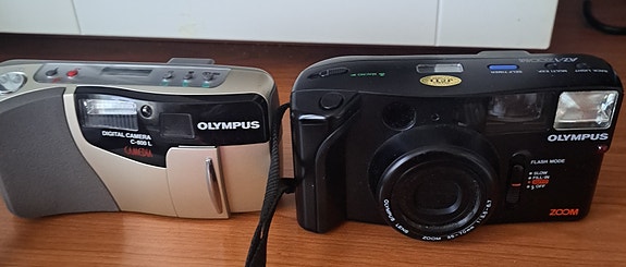 Olympus-kamerat yht. 25€/kpl yht.40€