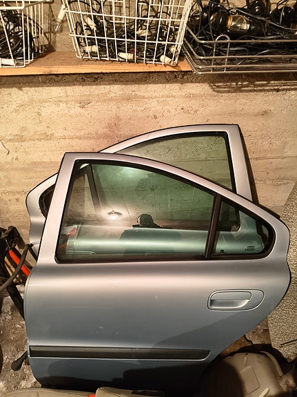 Volvo S60 2001 taka ovet vasen/oikea.