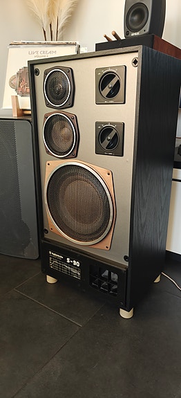 Radiotehnika S-90 kaiuttimet