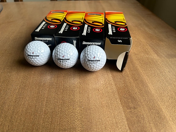M Bridgestone e6 palloja