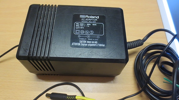 Roland PSu 12V 2 A