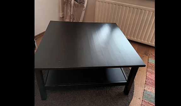 Hemnes musta sohvapöytä Ikea