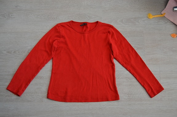 Chili punainen trikoopaita 130cm