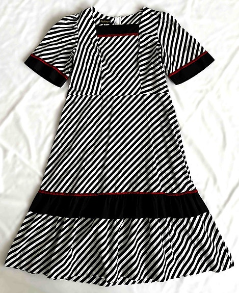 VINTAGE 70-luvun raidallinen pitkä mustavalkoinen mekko boho 60s 70s retro S