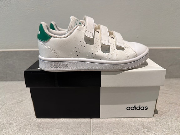 Adidas Advantage C tennarit 29