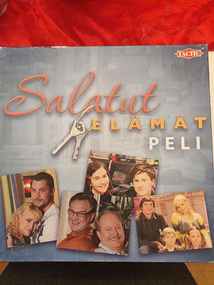 Salatut elämät lautapeli