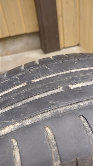Vanteet Toyota 6JJ joissa kesärenkaat melko sileet