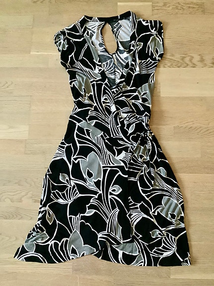 IN WEAR kietaisumekko M