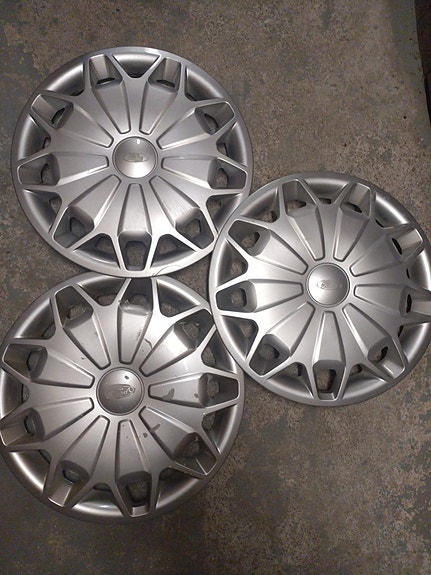 3 kpl Ford 16" pölykapseli
