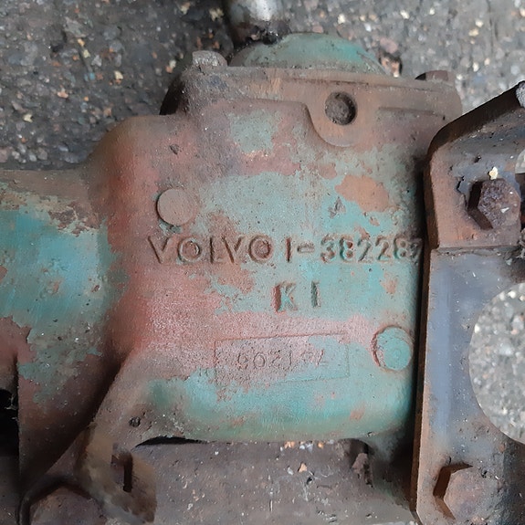 Tylppänokka- VOLVO vaihdekeppi, bulldog / COE
