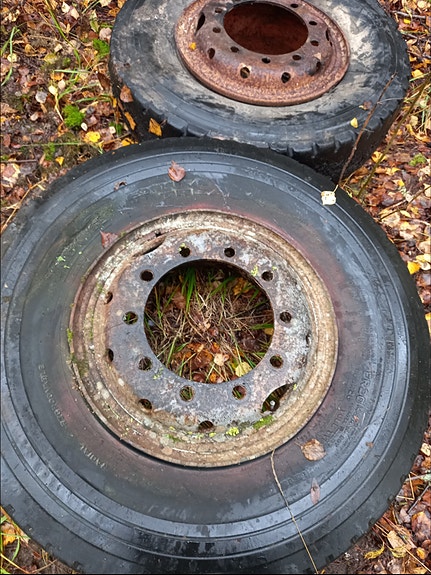 Vanha kuorma-auton vanne 2kpl.