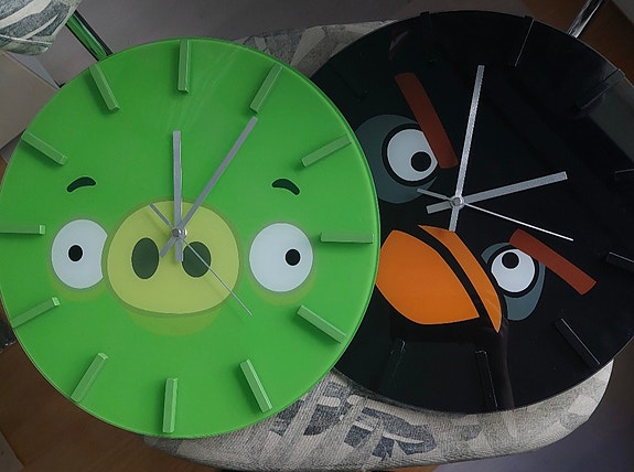 Angry Birds Possu ja Pommi -seinäkello