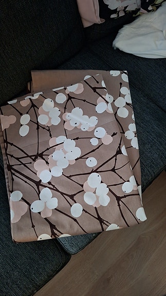 Marimekko lumimarja pöytäliina