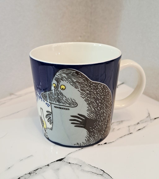 Muumimuki Mörkö, vanhaa tuotantoa kruunuleimalla