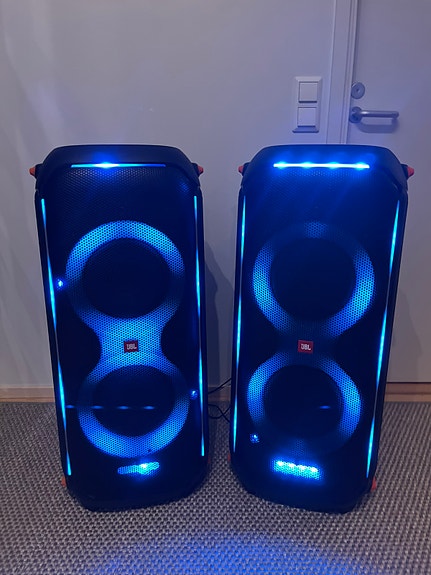 JBL Partybox 710 + Langattomat Mikrofonit - Vuokrataan
