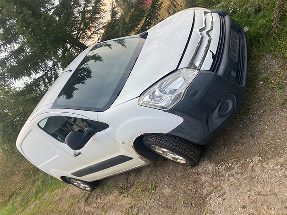 Citroen berlingo 1.6hdi varaosina vm 2009