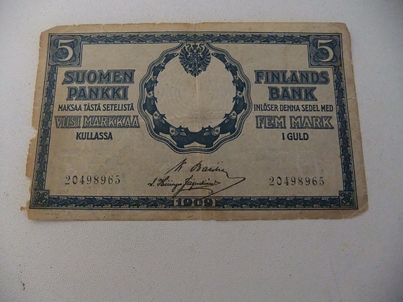 V. 1909 painettu Suomi oli silloin venäjän vallan alla 5 markan seteli.