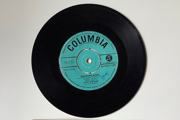 Cliff Richard And The Shadows, Summer Holiday / Dancing Shoes, single, vinyyli