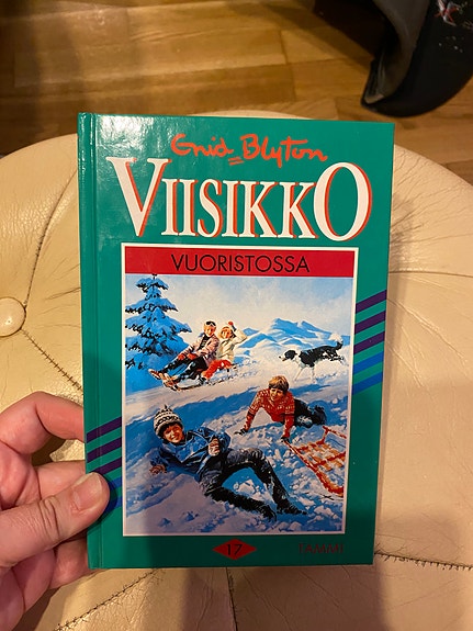 Enid Blyton Viisikko Vuoristossa Kirja