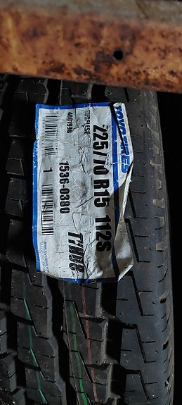 Toyo 225/70R15c paku renkaat