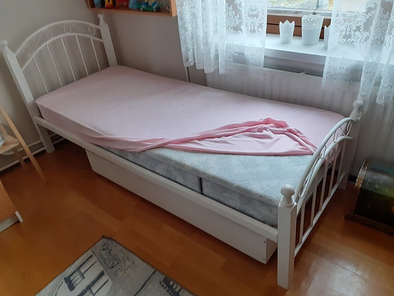 Jysk sänky valkoinen