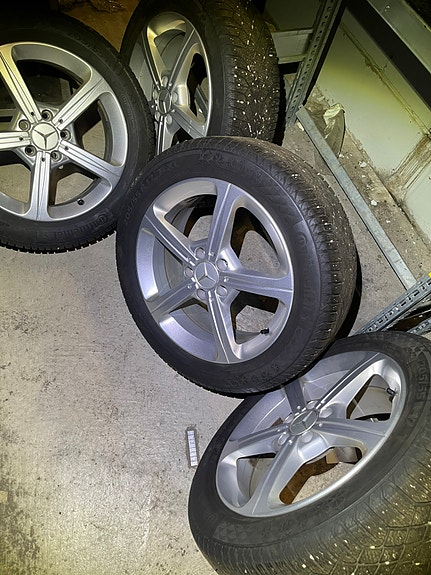 Continentalin kitkarenkaat ja vanteet R17