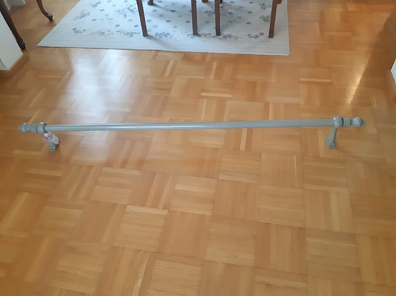 Puinen verhotanko