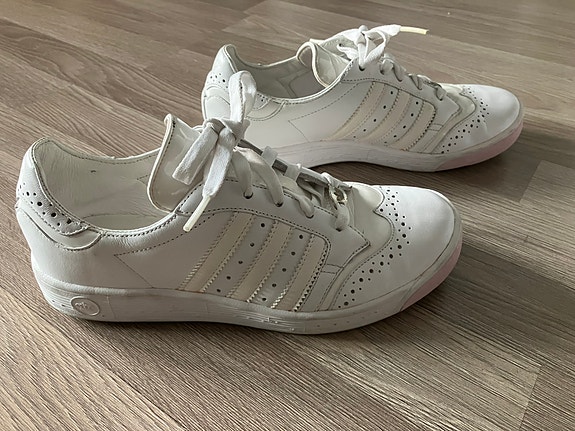 Adidas originals (Missy Elliot Charleston)