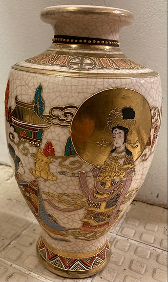 Maljakko, japanilainen Satsuma-maljakko, keräily, antiikki