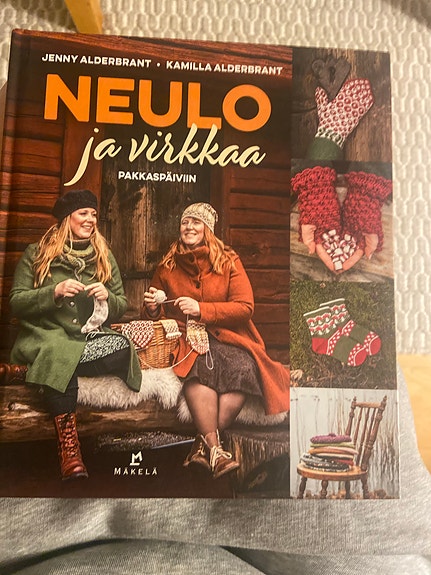 Neulo ja virkkaa pakkaspäiviin kirja