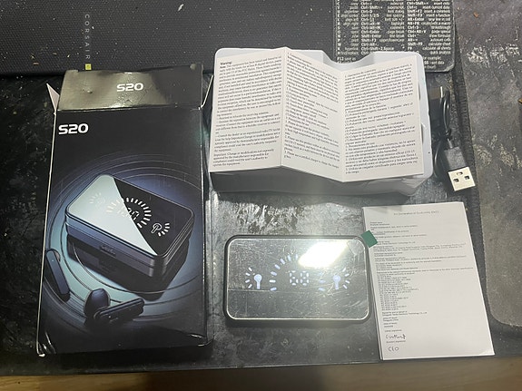 UUDET TWS bluetooth nappikuulokkeet + virtapankki