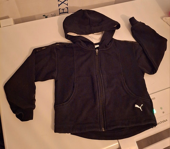 Puma musta huppari, 122
