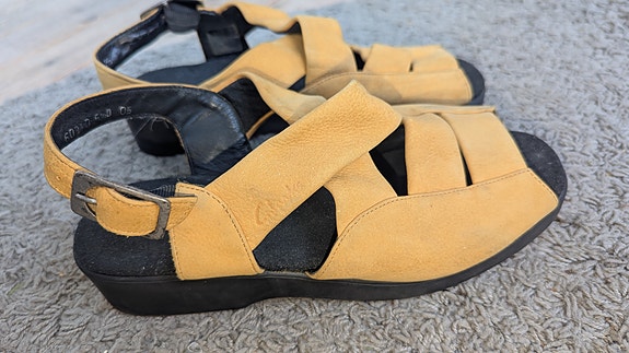 Clarks-sandaalit