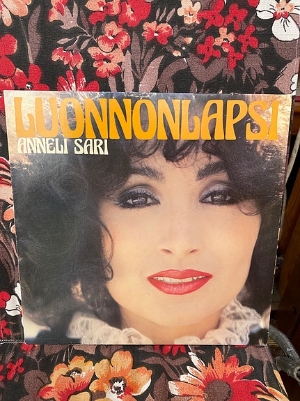 Anneli Sari Luonnonlapsi LP-levy