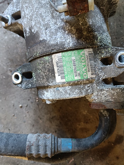 Volvo V70 MK2 2.5T ilmastoinnin kompressori