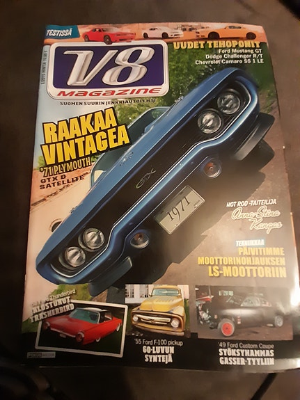 v8 Magazine 2015