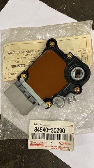 Toyota vaihde vapaalla kytkin starttausta varten 84540-30290