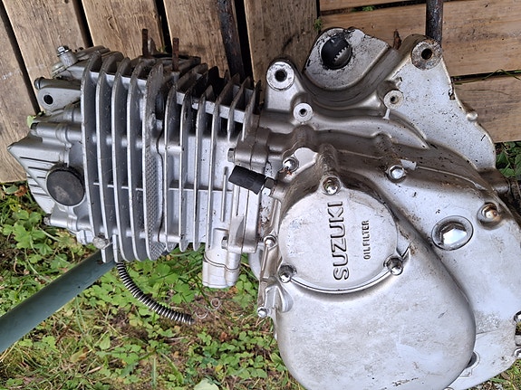 Ostetaan startti. SUZUKI 300cm3`n moottorin tyyppi 172 f MM ja no: #8076762#