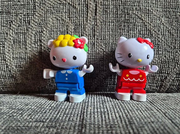 Hello Kitty-hahmo x2