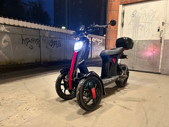 Sähkömopo / sähkö skootteri.