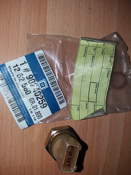 Öljynpainekytkin Opel Kadett-E / Corsa-A / Ascona-C / Vectra-A