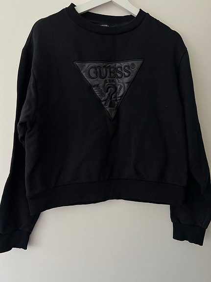 Guess collegepaita koko S