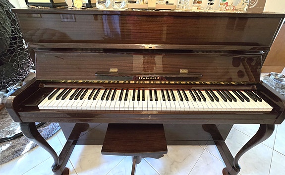 Hellas piano.