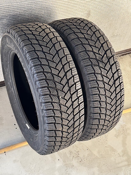 2kpl 215 60 R16 Michelin X-Ice SNOW 99H. Erittain hyvät kitkarenkaat 8.5mm pinta