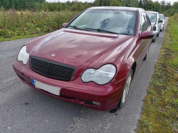 Mercedes-Benz C 203 2.0 sedan -01