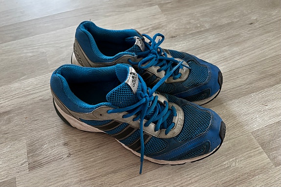 Adidas lenkkarit  42/ 43 1/3