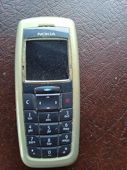 Nokia 2600 ja Nokia 2730 kännykät